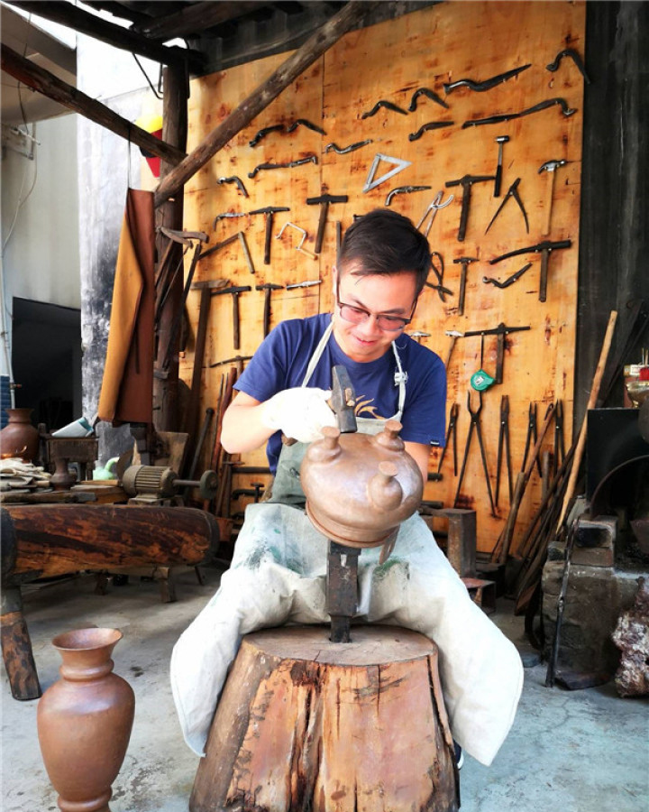 会泽张氏斑铜传承人张伟初心承技艺使命传斑铜